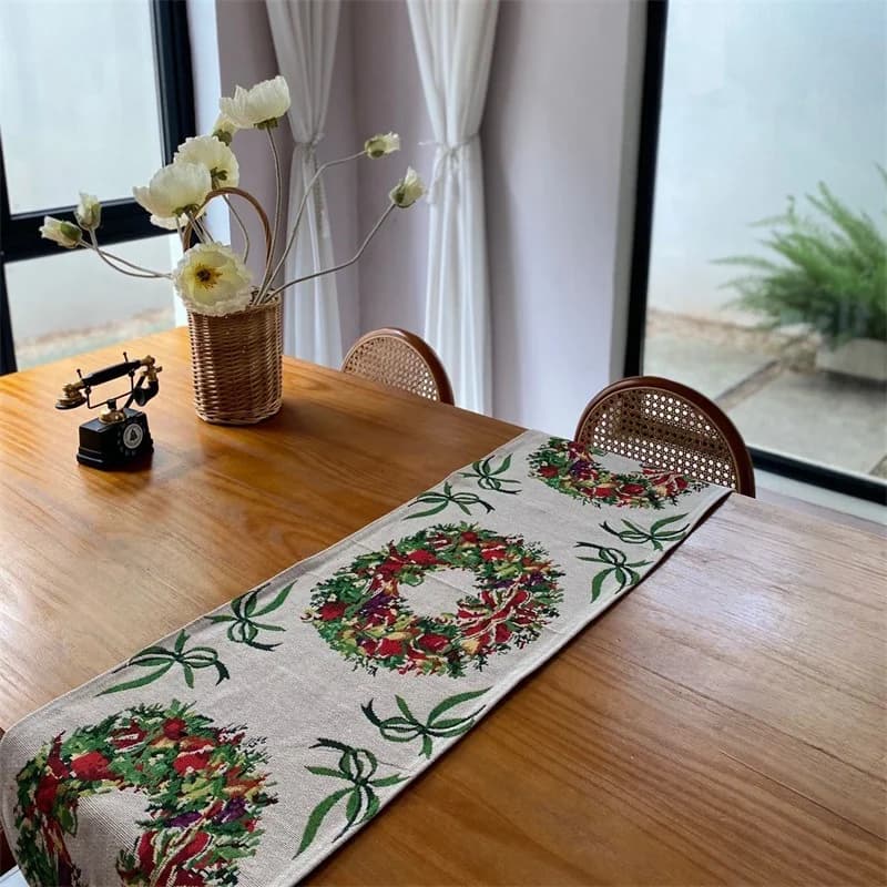 Bộ Khăn Trải Bàn và Lót Đĩa Họa Tiết Vòng Hoa Giáng Sinh